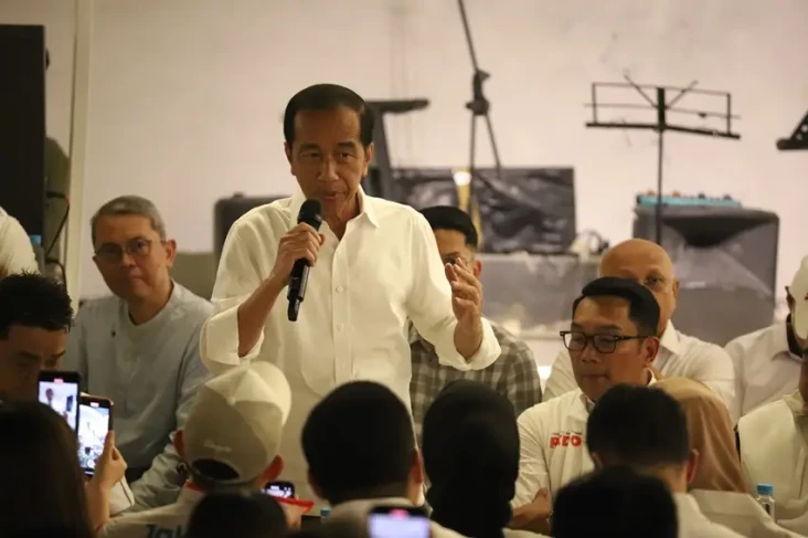 Jokowi Ajak Relawan...
