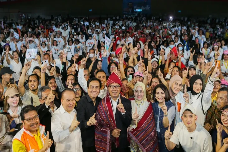 Effendi Simbolon dan...