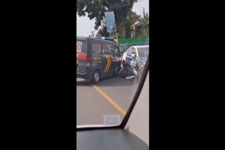 Gara-gara Orang Gila,...