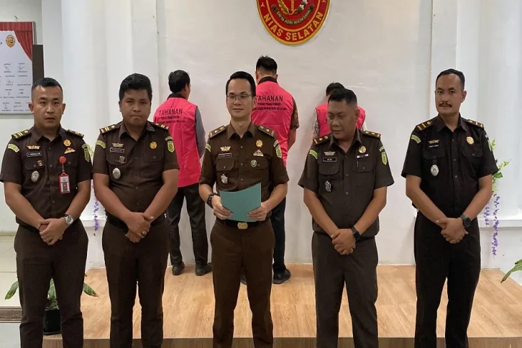 2 Eks Bendahara Dinas...