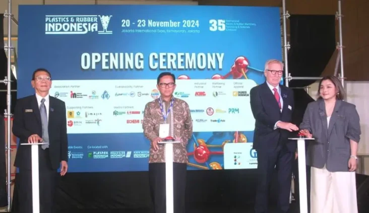 Resmi Dibuka, Plastics...