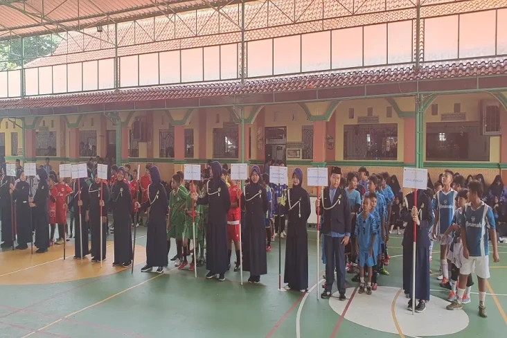 Ratusan Siswa SD di...