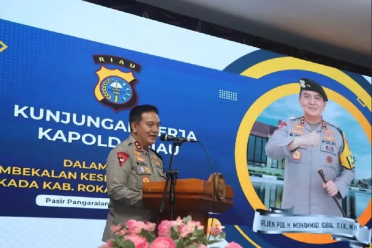 Kapolda Riau Beri Pembekalan...