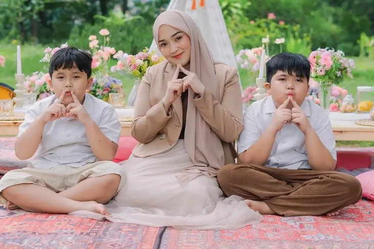 Nissa Sabyan dan Ayus...