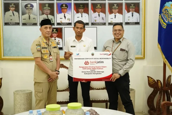 Bank Jatim Bantu Pengecatan...