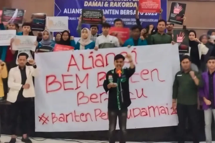 Mahasiswa Sampaikan...