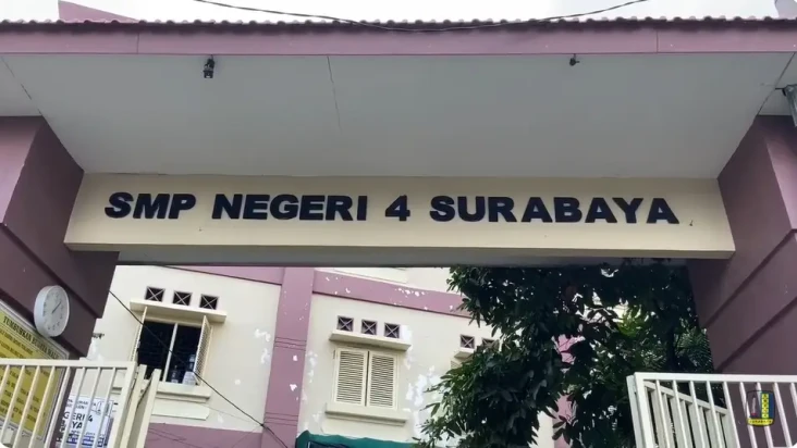 Sejarah SMPN 4 Surabaya,...