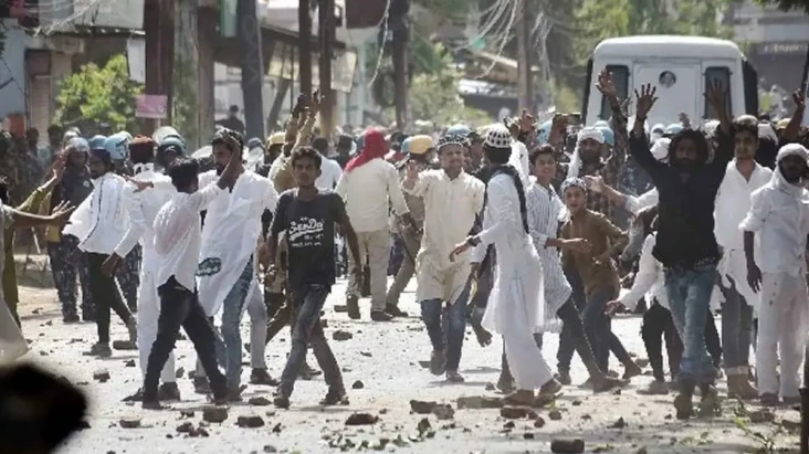 Kerusuhan Pecah di India,...