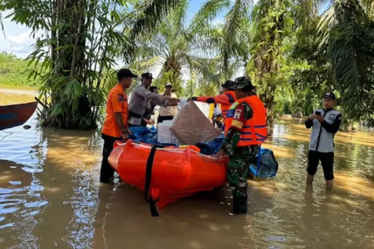 Suka Duka Petugas Pengangkut...