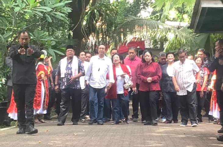 Megawati Nyoblos Bareng...