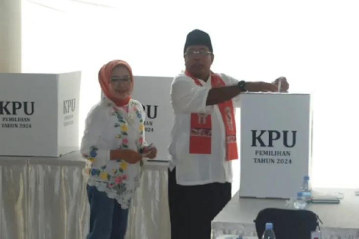 Rano Karno dan Istri...