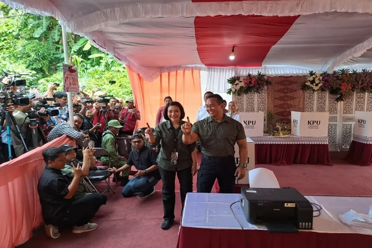 Bersama Istri Nyoblos...