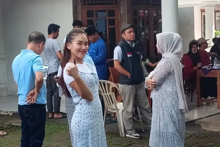 Ayu Ting Ting Nyoblos...