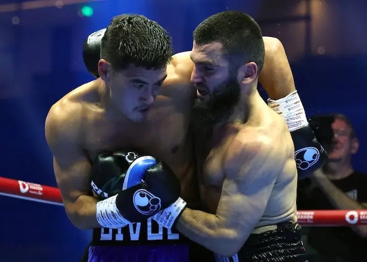 Duel Ulang Artur Beterbiev...
