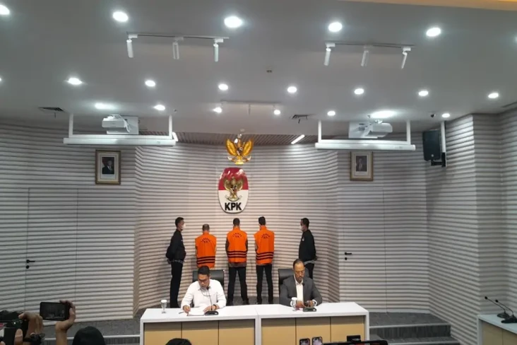 KPK Tahan 3 Tersangka...