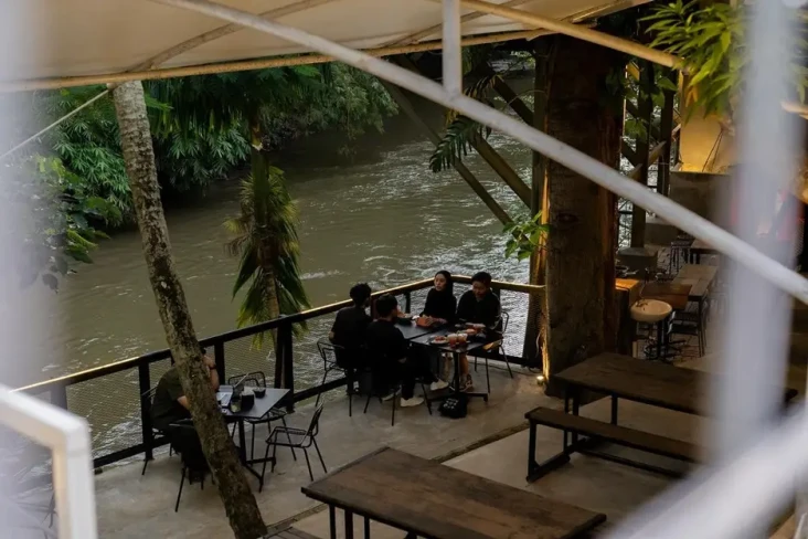 10 Rekomendasi Kafe...