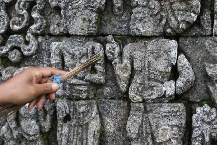 Kisah Candi Kagenengan...