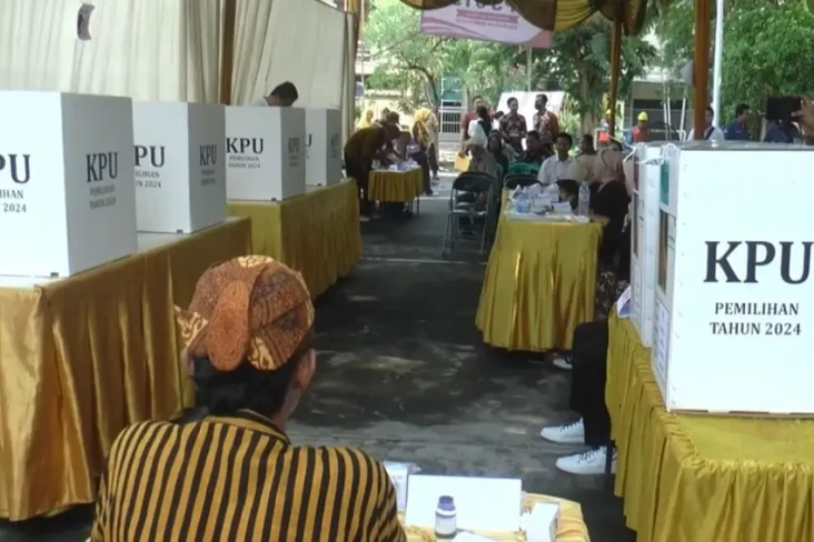 Pilkada Jatim: 2 Petugas...