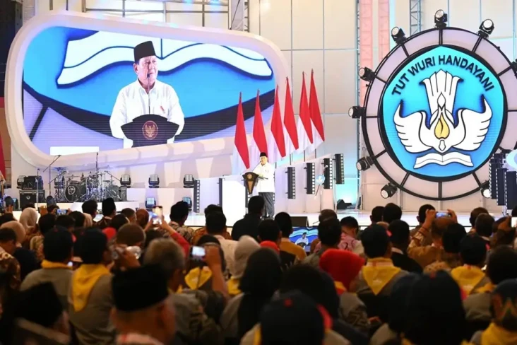 Diejek dan Disebut Gila,...