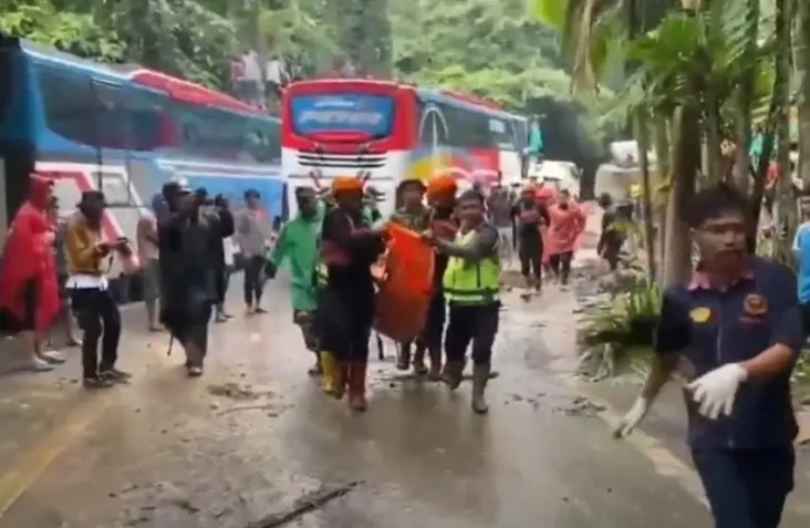Korban Tewas Tertimbun...