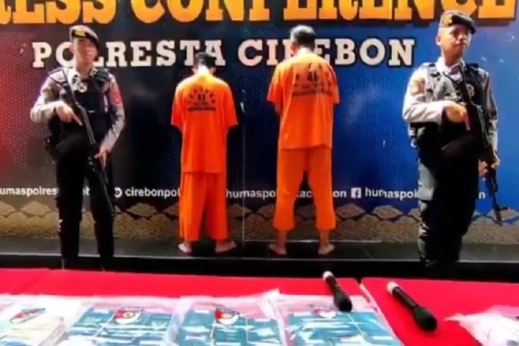 Pekerja Travel di Cirebon...