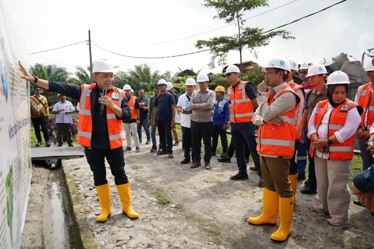 Menteri Lingkungan Hidup...