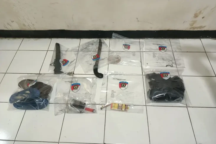 Motor dan HP Milik Pelajar...