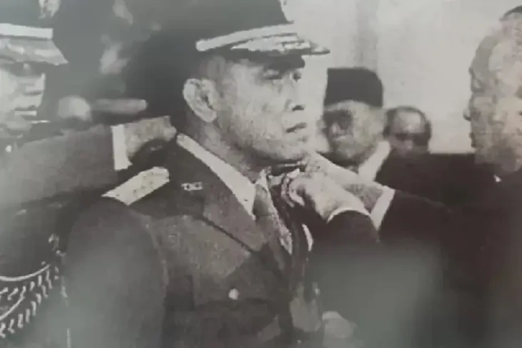 Kisah Cinta Jenderal...