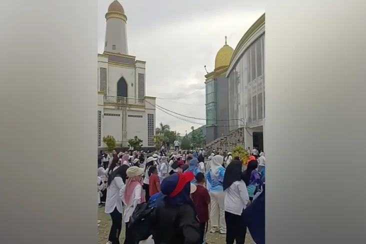 Senam Diiringi Musik...