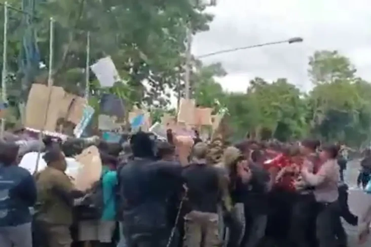 Demo Massa Papua di...