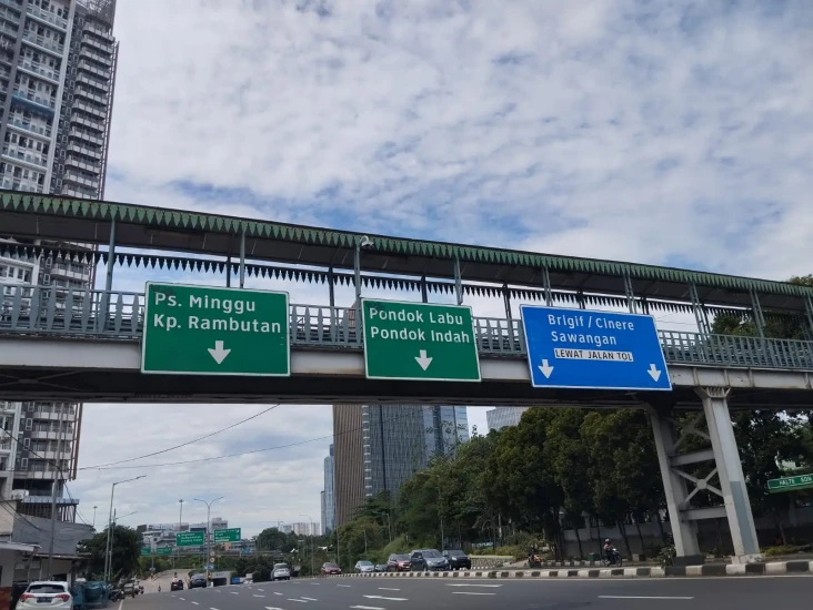 Langit Jakarta Cerah...