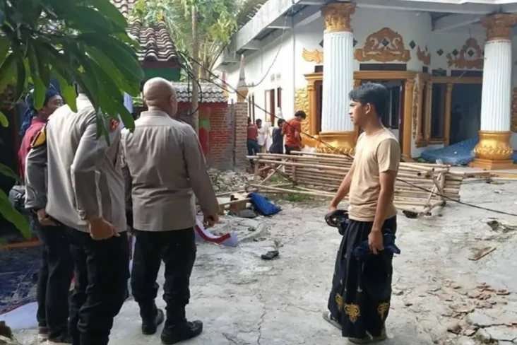 Diamuk hingga Nyaris...