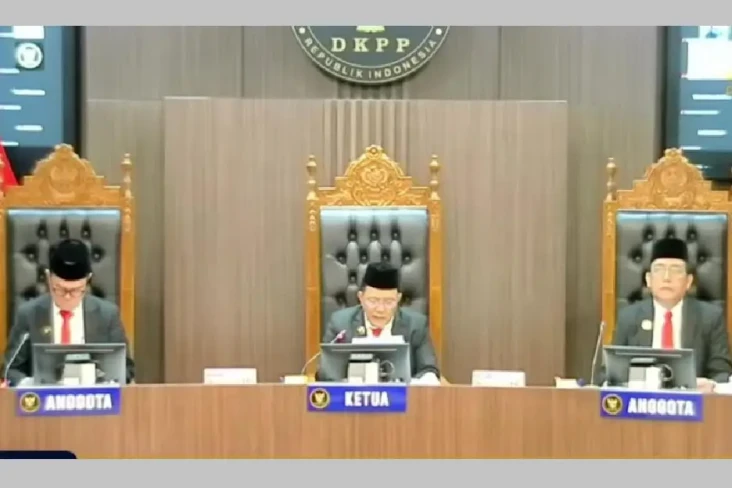 DKPP Pecat Ketua KPU...