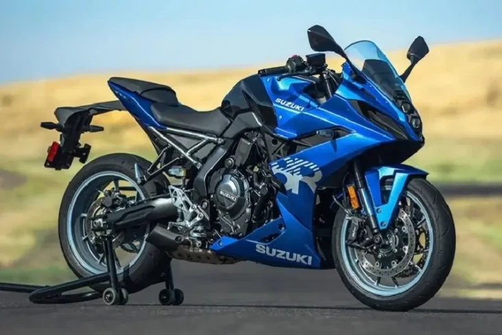 Suzuki GSX-8R Resmi...
