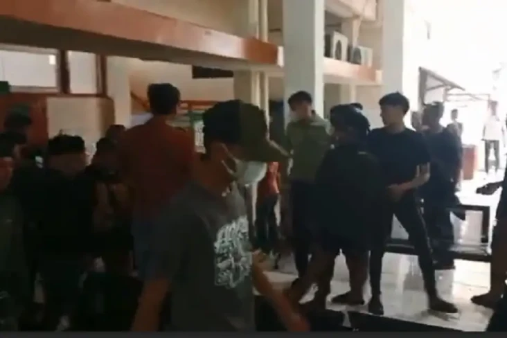 Sidang di PN Palembang...