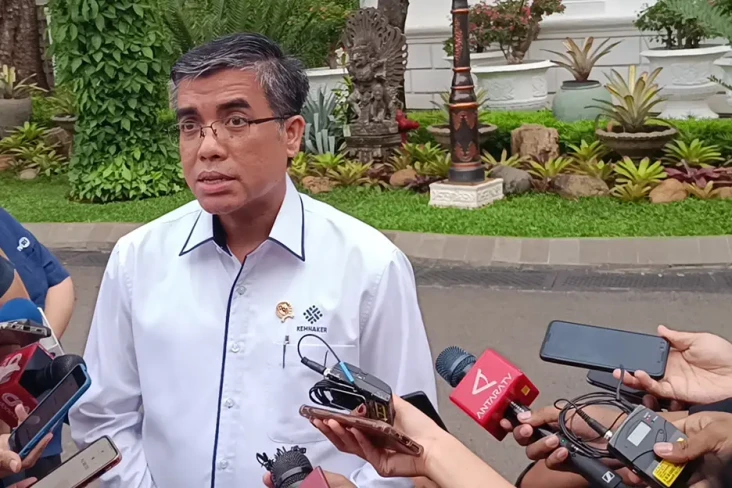 Upah Minimum 2025 Naik...