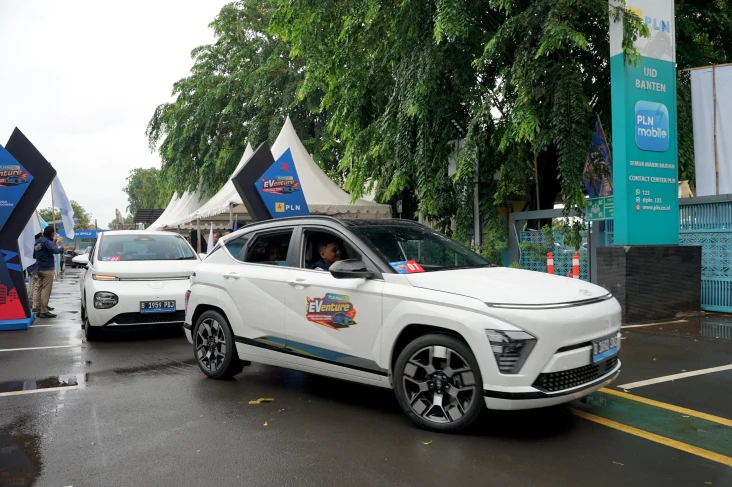 EV Road Show PLN Tiba...