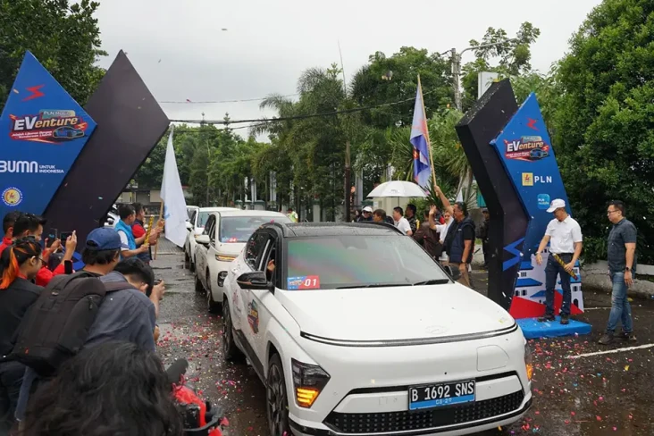 Hadir di Bandung, Etape...