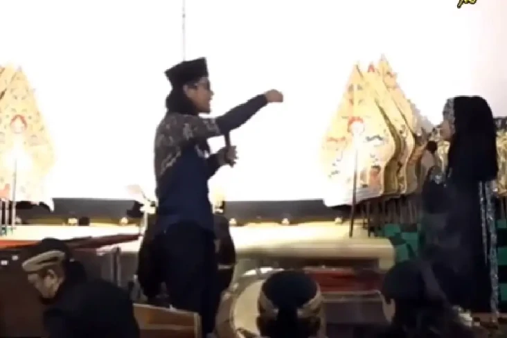 Video Gus Miftah Merendahkan...