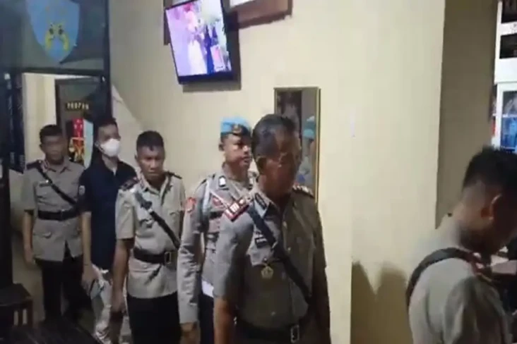 Buntut Guru Supriyani,...