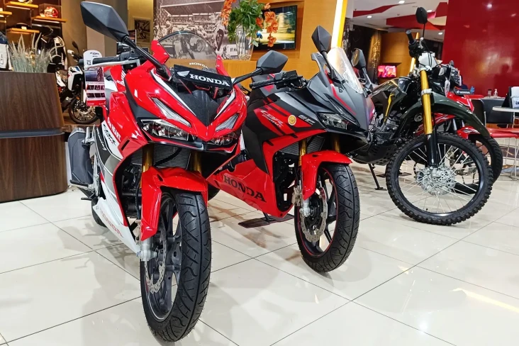 Honda Tebar Diskon Akhir...
