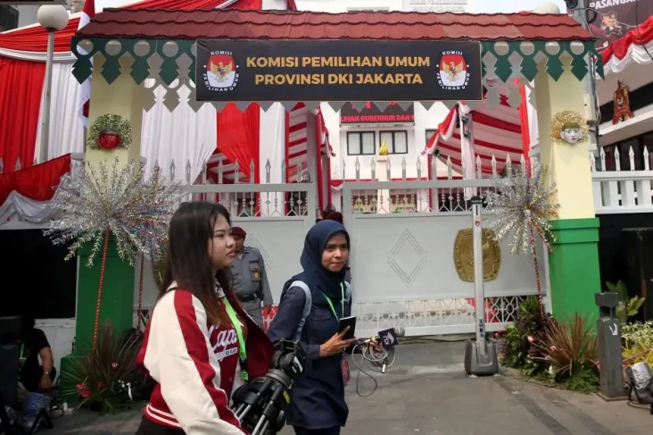 KPU Jakarta Mulai Rekapitulasi...