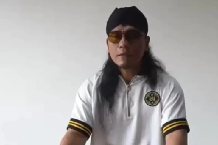 Viral! Gus Miftah Dikerumuni...