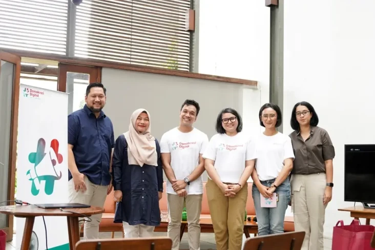 Demokrasi Digital Tunjuk...
