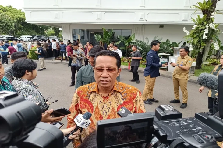 Menteri Hukum Tegaskan...