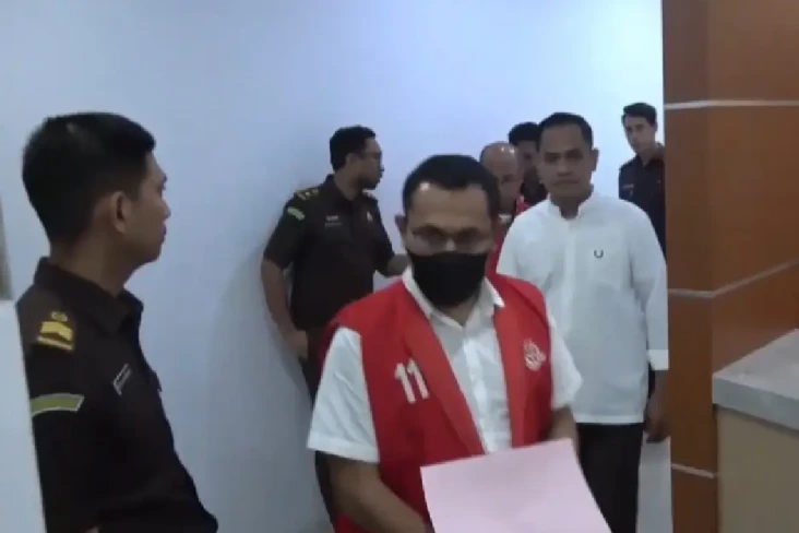 Jadi Tersangka Korupsi,...