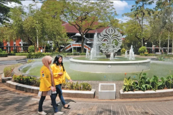 4 PTN Terbaik di Indonesia...