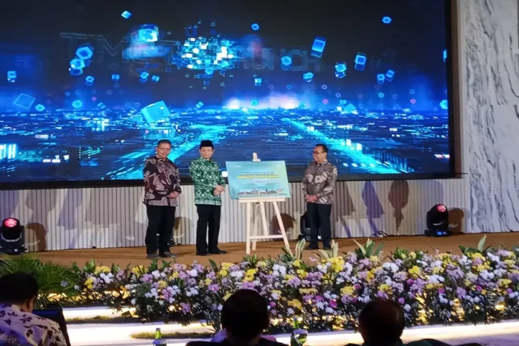 Launching Grand Design...