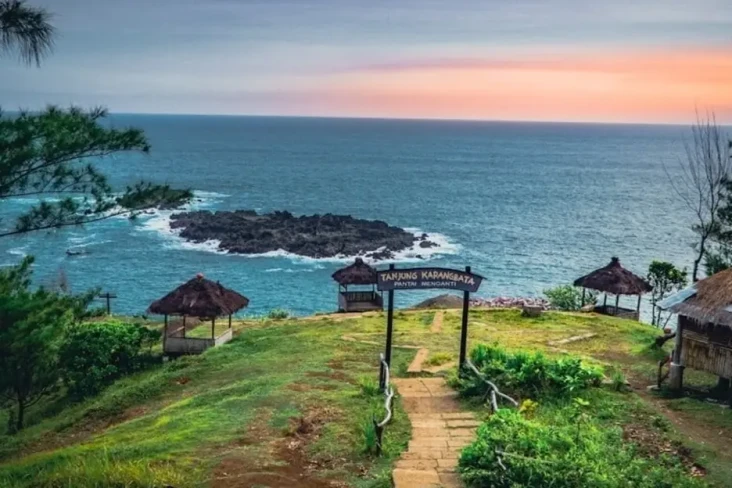 10 Pantai Terindah di...