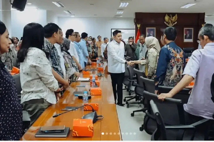 Gaya Mayor Teddy Sapa...